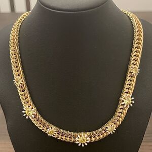 Emma Evelyn Gold Tone Necklace with Daisies